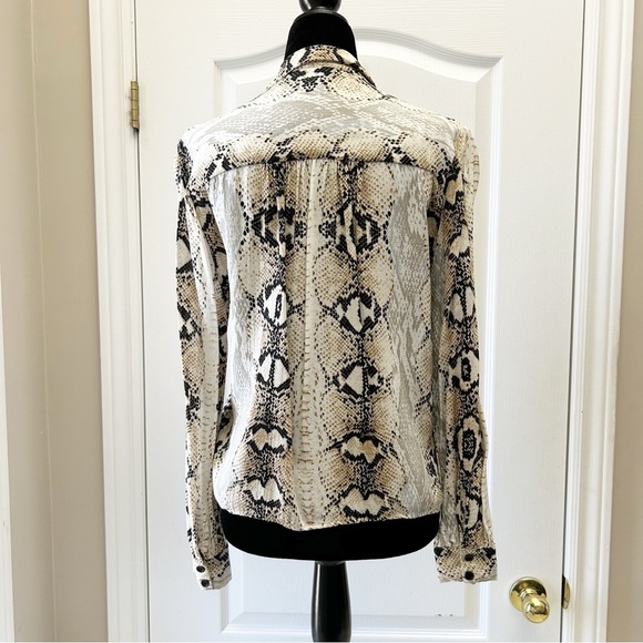 Topshop Snakeskin Print Button Up Shirt Blouse Cream and Black Size 6 - Picture 15 of 16